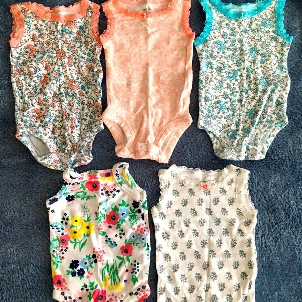 Newborn Girls’ sleeveless onesies